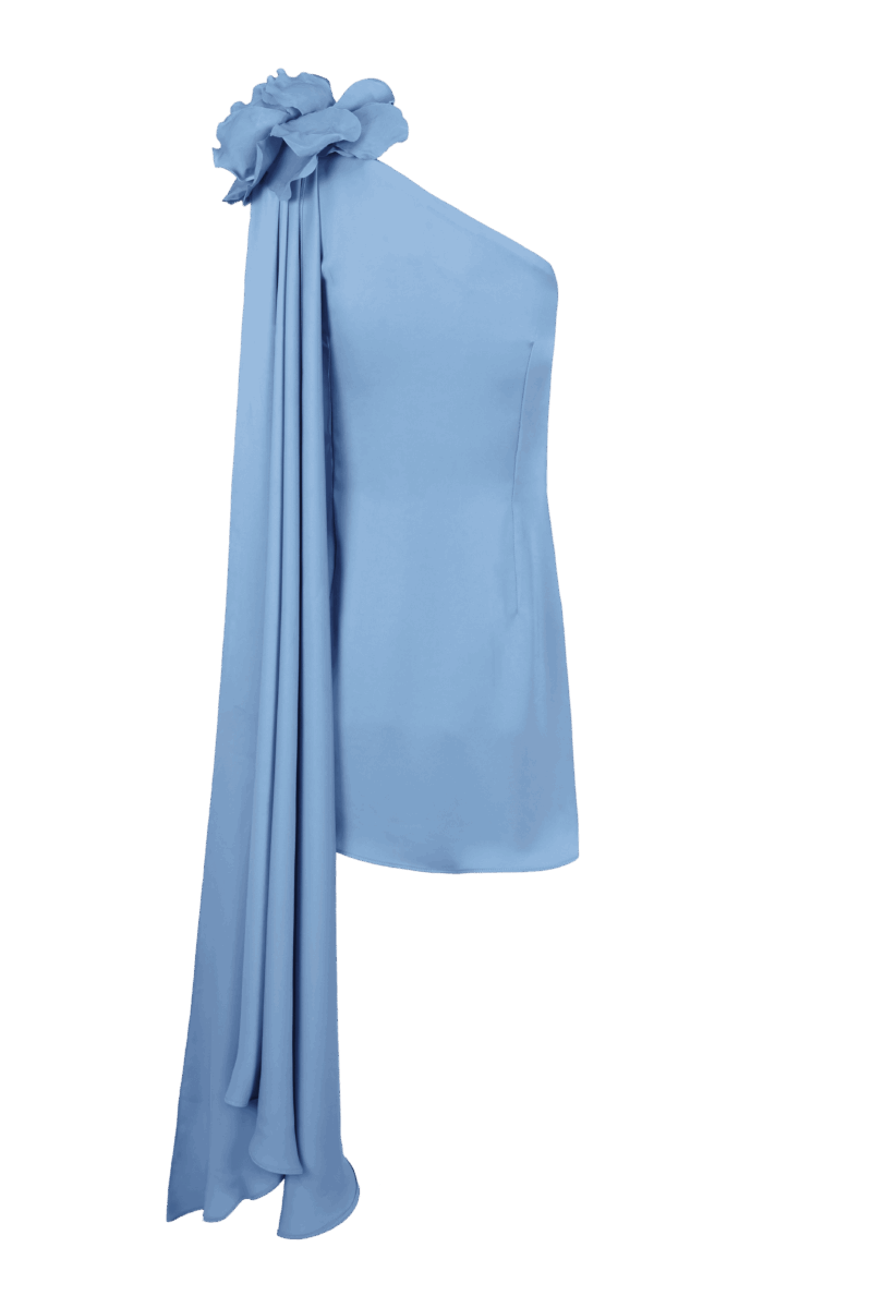 Top asimétrico en tono azul celeste, de silueta estructurada y elegante