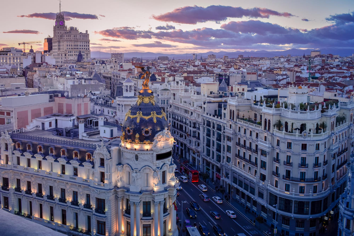 Vista panorámica de Madrid al atardecer, ciudad que acogerá la Vogue Fashion’s Night Out 2025.
