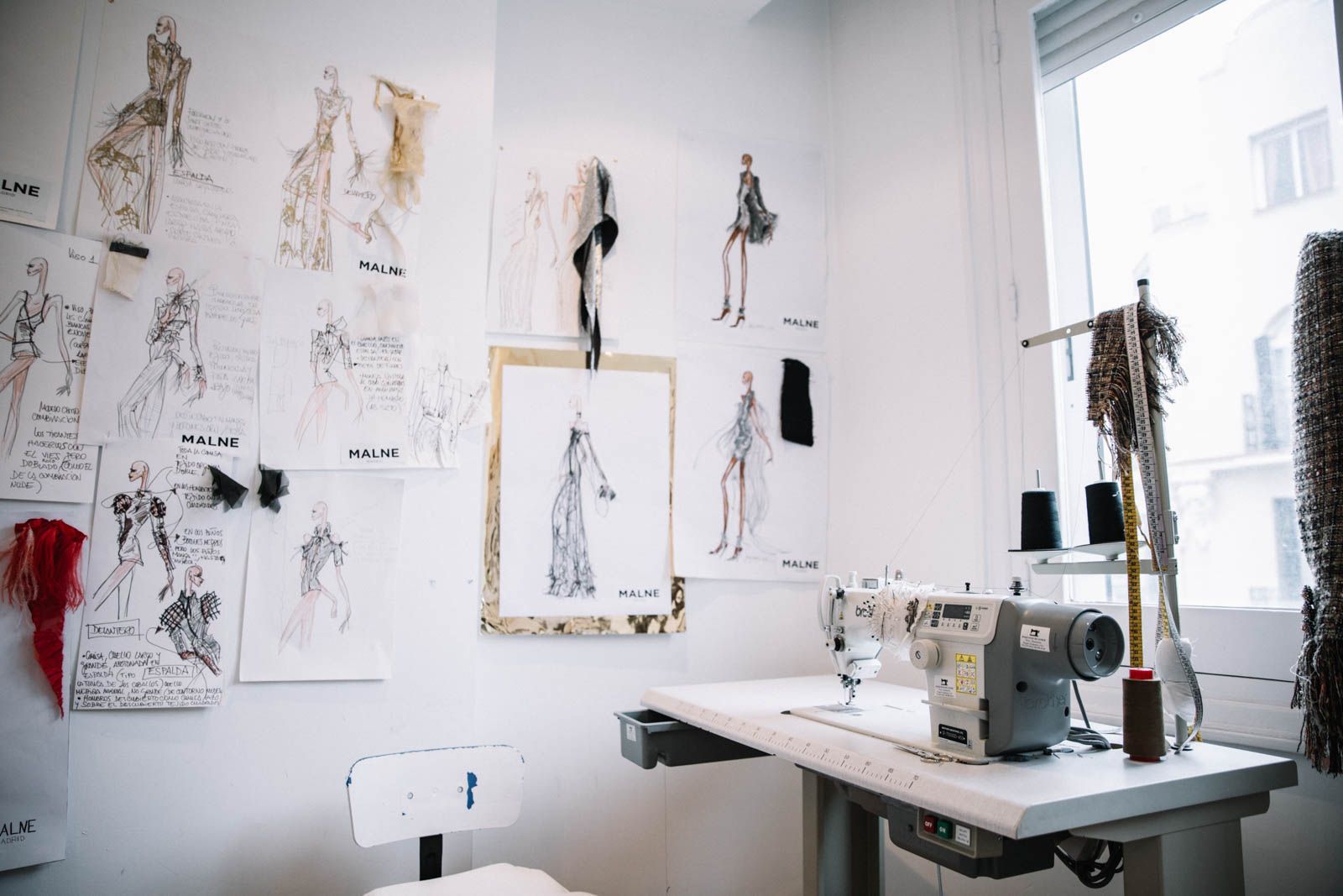 Foto del atelier de Malne donde se realiza manufactura de vestidos