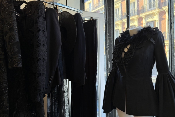 Interior del atelier de Malne con piezas de lujo y atención personalizada.