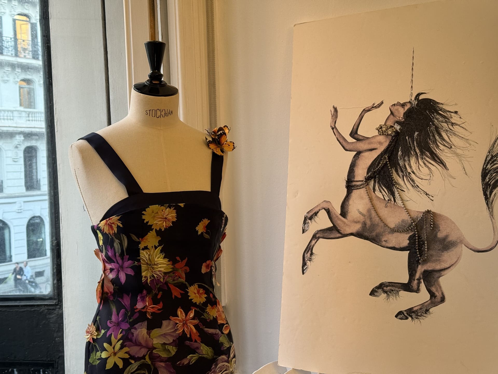 Detalle artesanal de una pieza de alta costura creada en el atelier Malne.