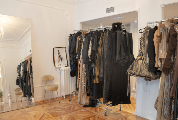 Atelier local de Malne, representando la moda de proximidad y el lujo hecho en España.