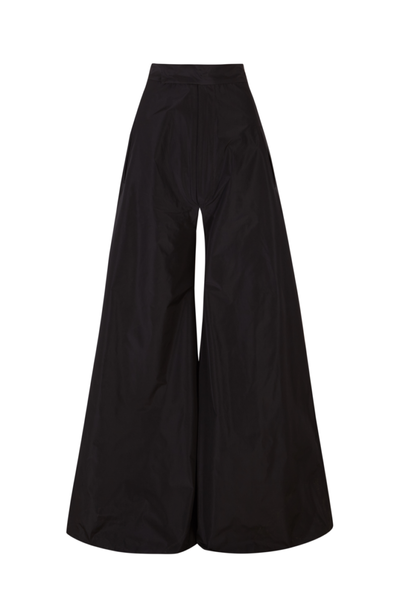 Pantalones negros de tiro alto con pernera ancha y corte palazzo que cae hasta el suelo