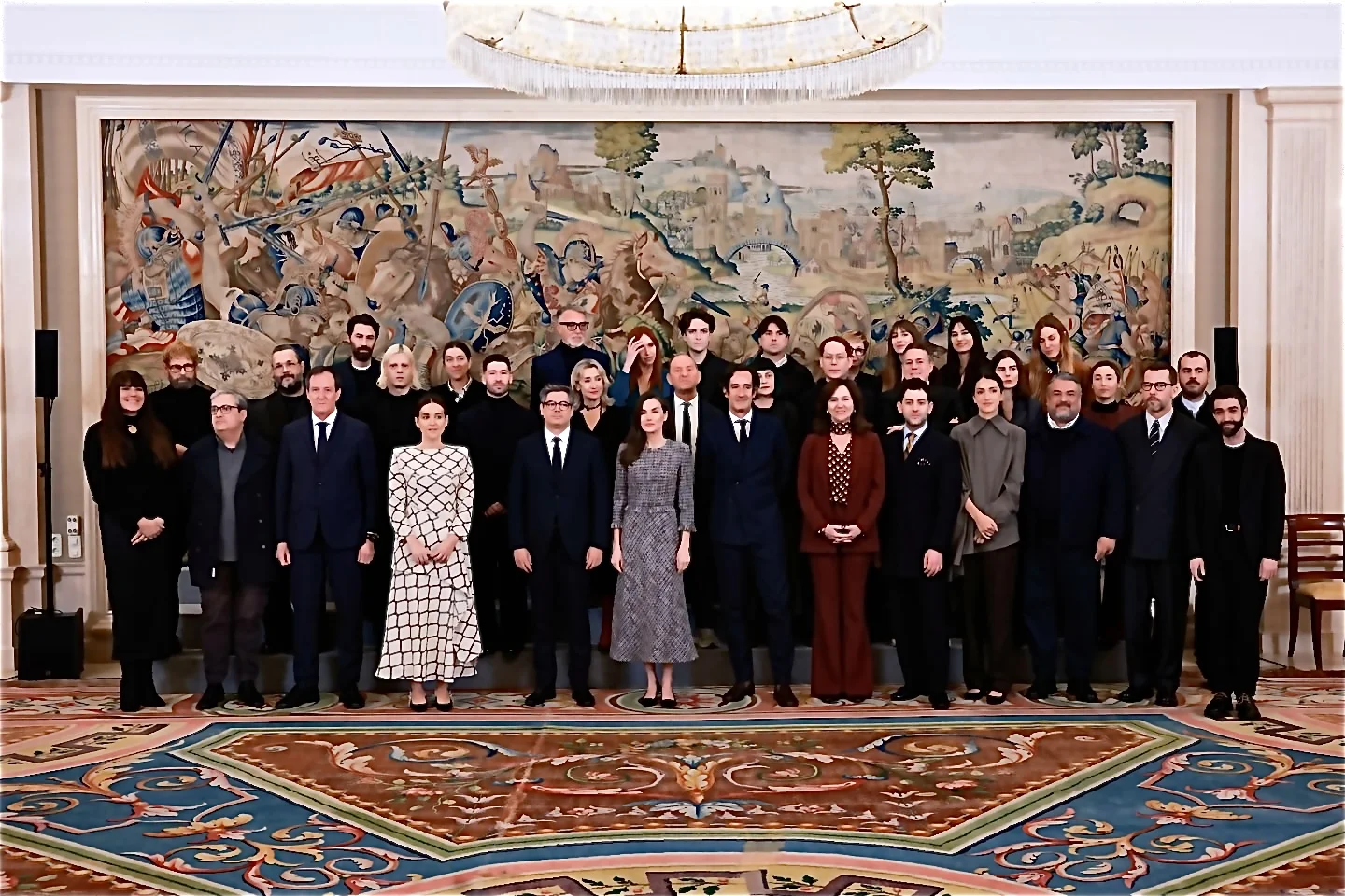 S.M. la Reina Letizia junto a los diseñadores de Mercedes-Benz Fashion Week Madrid, entre ellos el equipo de Malne, durante la audiencia en el Palacio de La Zarzuela.
