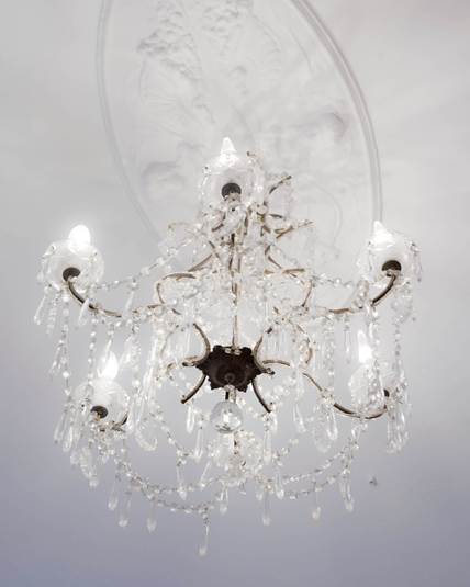 candelabro de techo blanco 