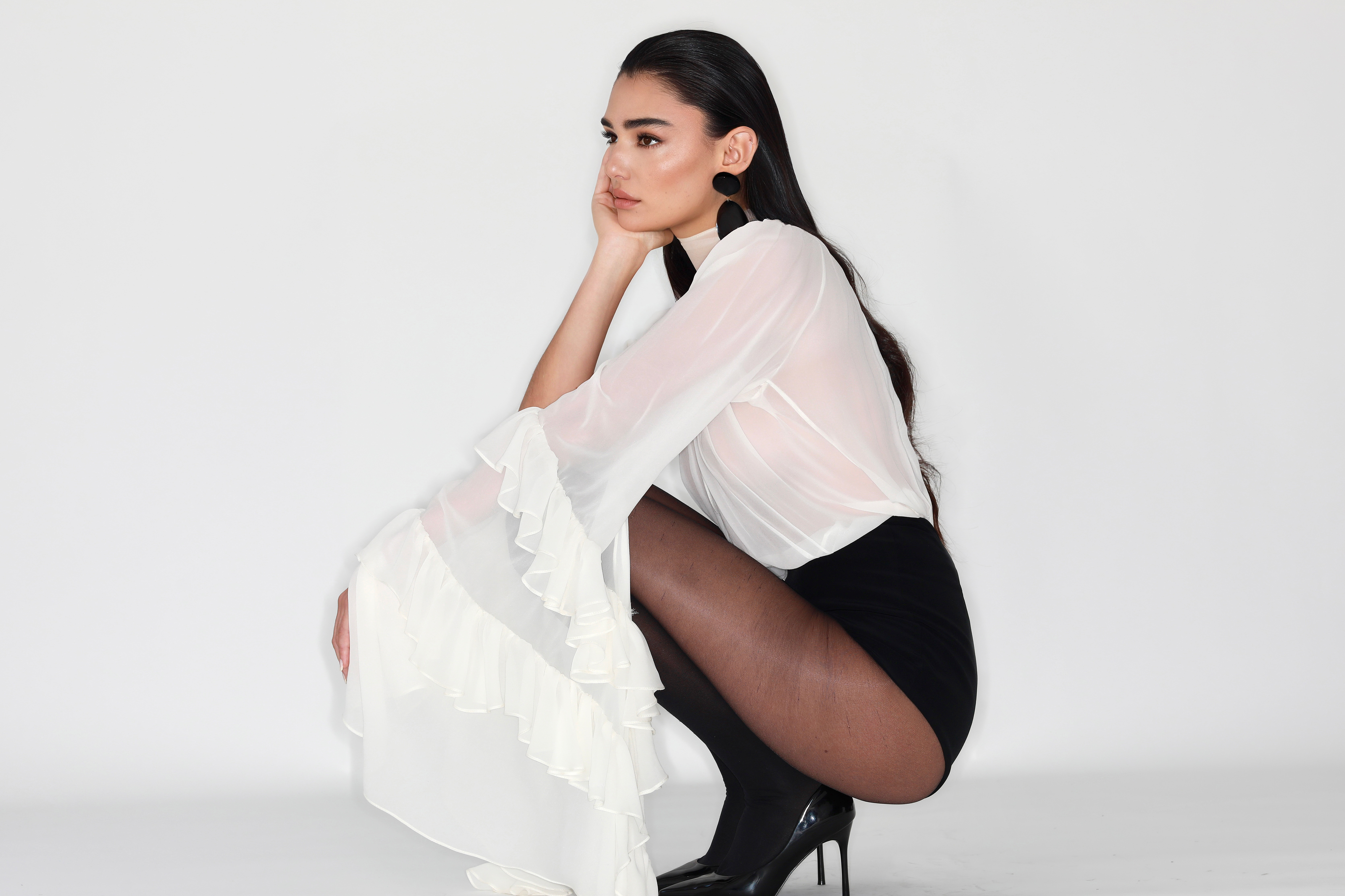 El gesto y la postura: cómo la moda influye